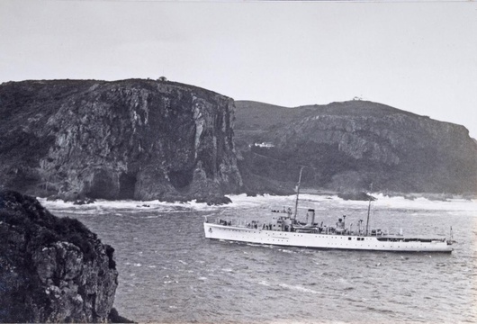HMS Homeford enters the Knysna Heads, 1938