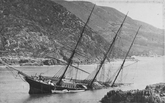 The Paquita wrecked at The Heads, 1903